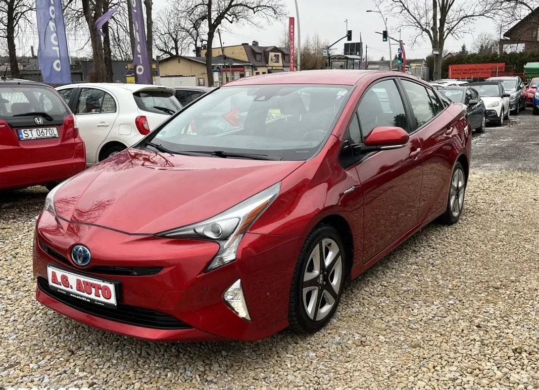 samochody osobowe Toyota Prius cena 69900 przebieg: 141000, rok produkcji 2016 z Rawicz